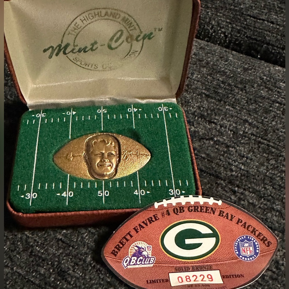 Brett Favre Highland Mint Football shaped coin 8229/25,000 Green Bay Packers